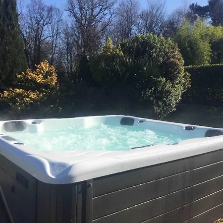 2 Beautiful Houses, Private Pool/ Spa. Perigord Busserolles